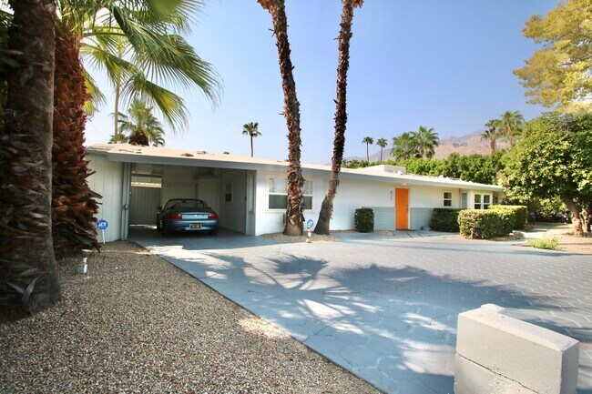 Foto del edificio - 877 S Riverside Dr