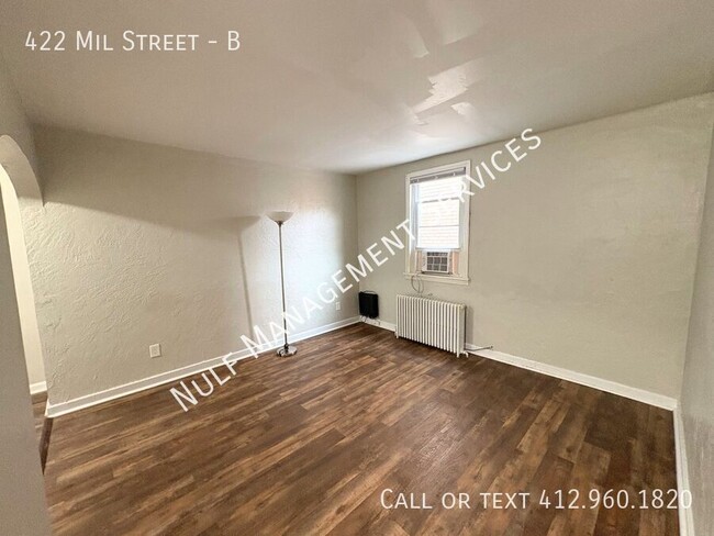 Building Photo - 422 Mill St