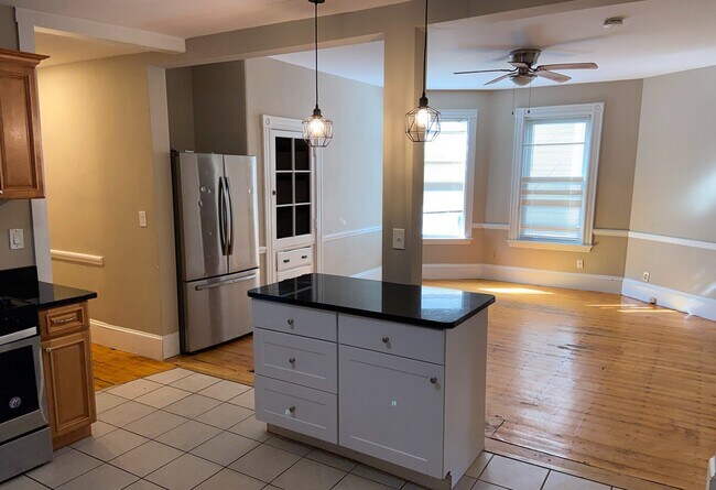 Building Photo - 13 Sachem St