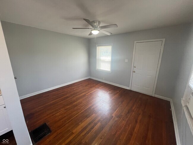 Foto del edificio - 627 N Tibbs Ave