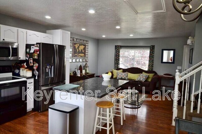 Photo - 1637 N 500 W House