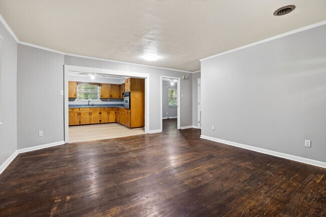 Building Photo - 3705 Crestview Pl