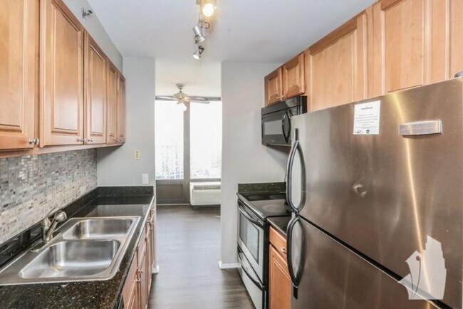 Building Photo - 2 bedroom in Chicago IL 60613