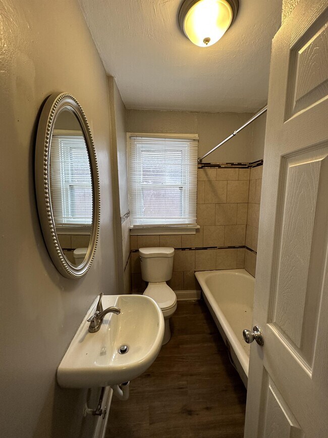 Foto del edificio - 8303 Braddock Dr
