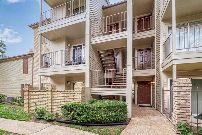 Building Photo - 2120 El Paseo St