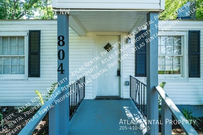 Building Photo - 804 Appleby St NW