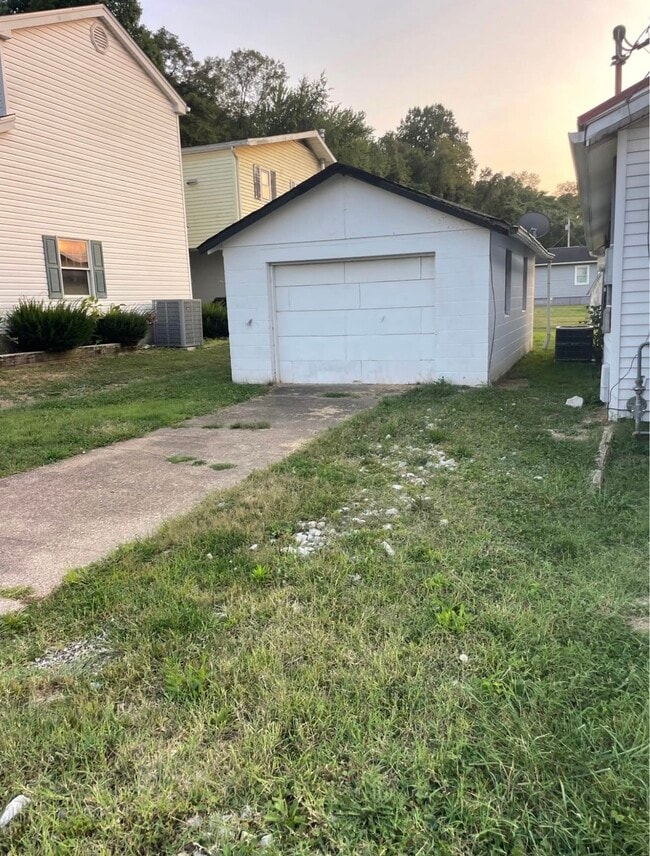 Building Photo - 110 E Jackson St