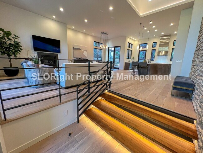 Building Photo - AVAILABLE SEPTEMBER- Fully Furnished Modern Home in San Luis Obispo - 4 Bedroom / 3 Bathroom