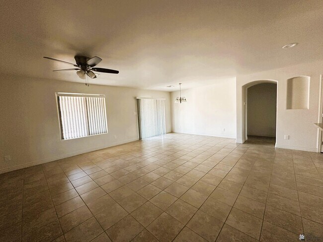 Foto del edificio - 10131 E 34th Ln