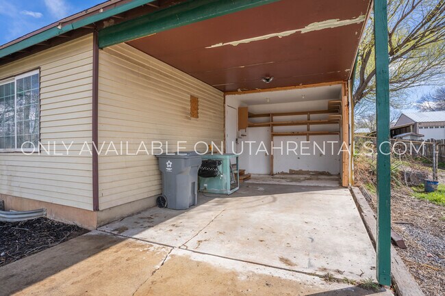 Building Photo - 165 W 300 N