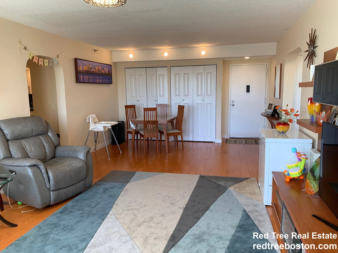 Foto principal - 1731 Beacon St