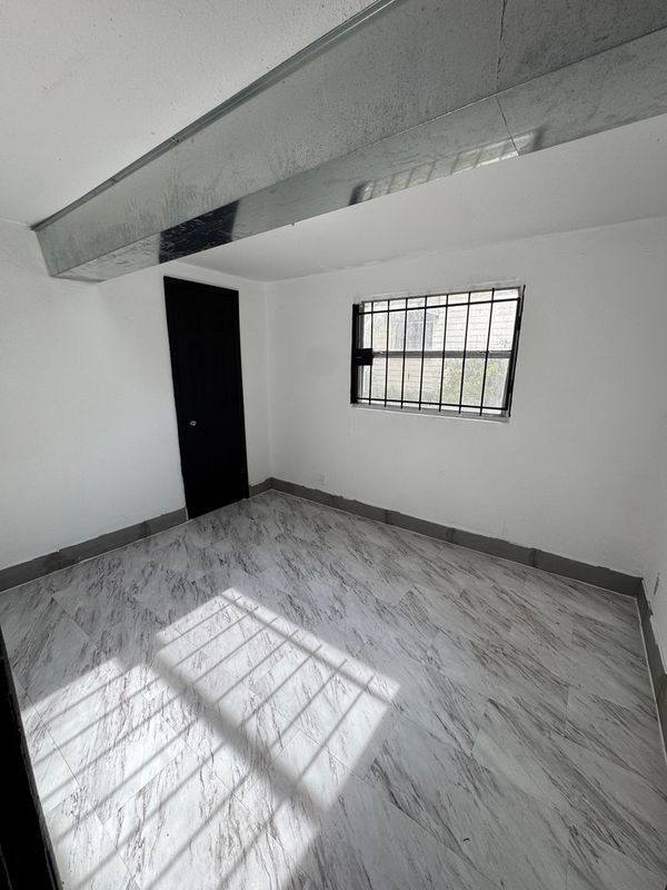 Foto del edificio - 929 W 27th St