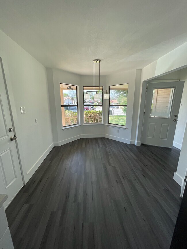 Building Photo - 501 Dry Creek Ct