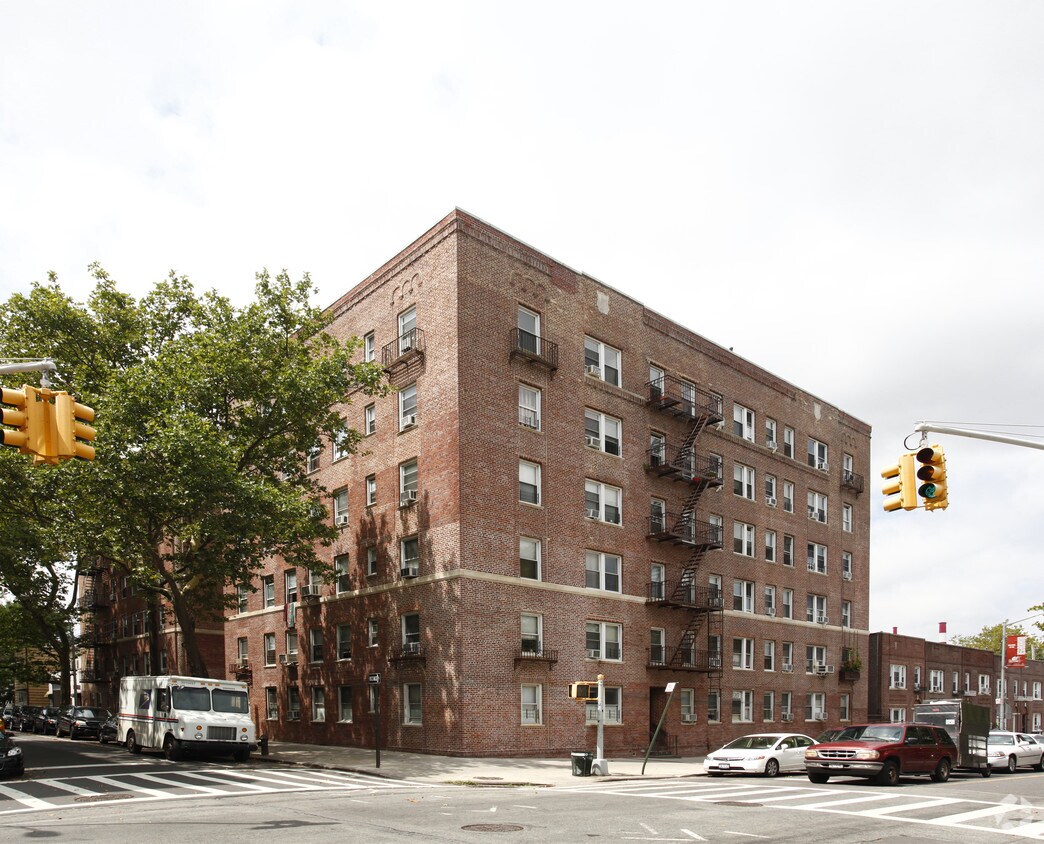 Primary Photo - 28-20 36th Ave