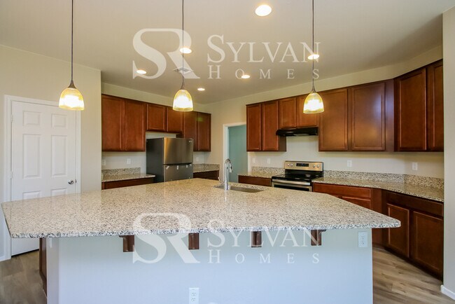 Foto del edificio - Spacious 4 bedroom home available now!