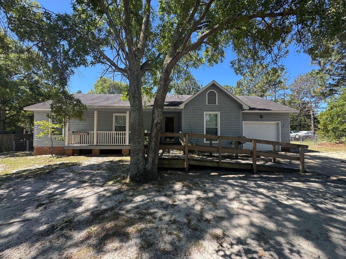 Foto principal - Cute 3 Bedroom Ranch with Large Yard