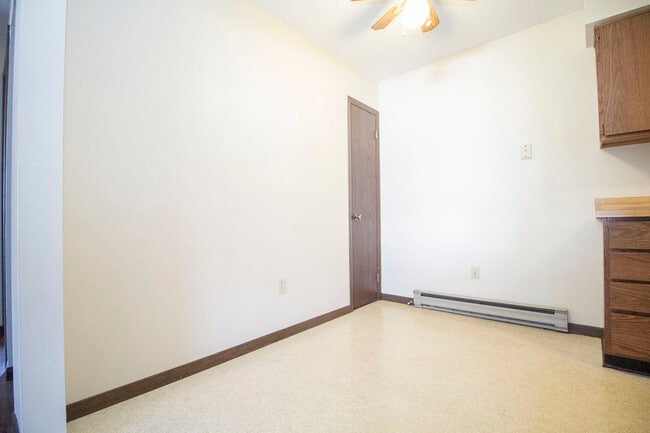 Building Photo - 6705 Roosevelt Dr