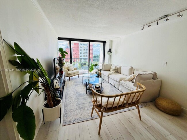 Foto del edificio - 1450 Brickell Bay Dr