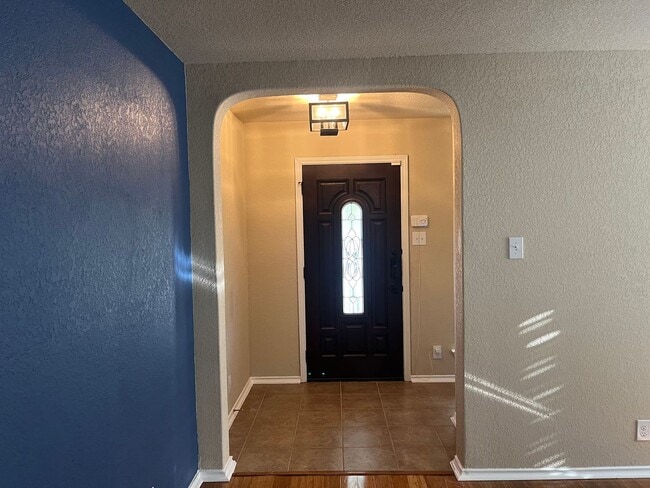 Building Photo - 510 Donalan Dr
