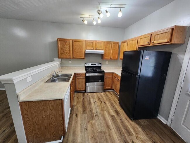 Building Photo - 1426 Eric St SE