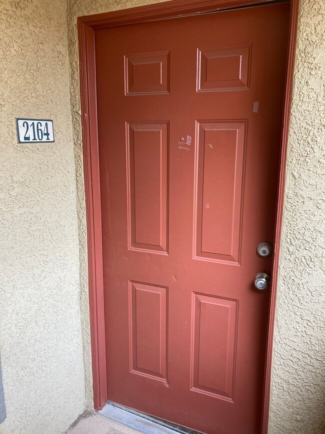 Building Photo - Gated community just minutes south of the ...