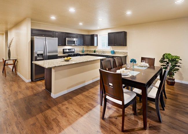 Apartamentos Vickery Grove Rental Homes — foto de la comunidad - Vickery Grove Rental Homes