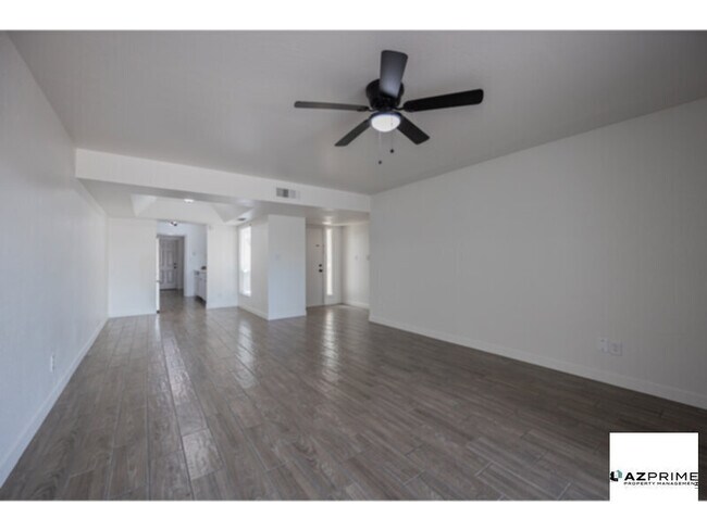 Building Photo - Prime Tempe location Meets Modern Upgrades...