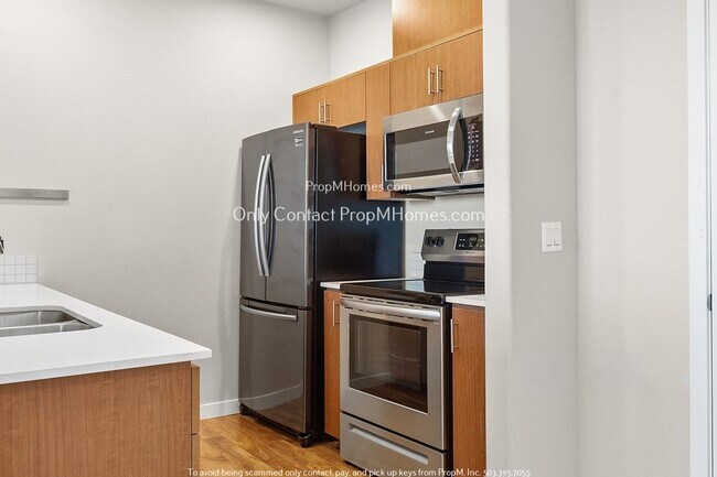 Building Photo - Modern Comfort and Style: Your Perfect Con...