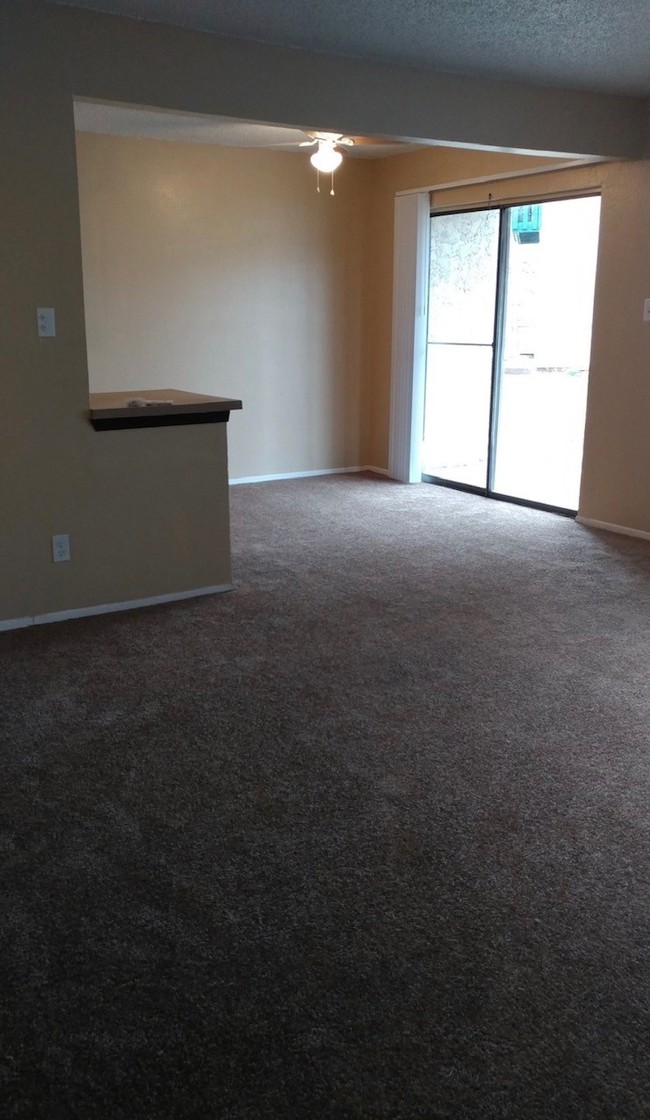 Dedicated Dining Area - Country Park Apartments