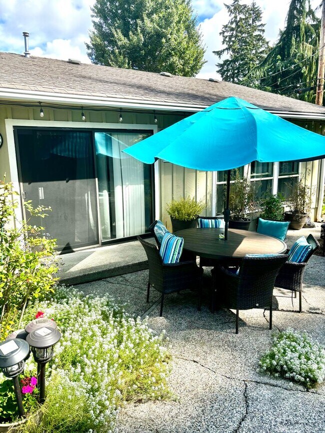 Foto del edificio - Private Fircrest ADU with Garden Space