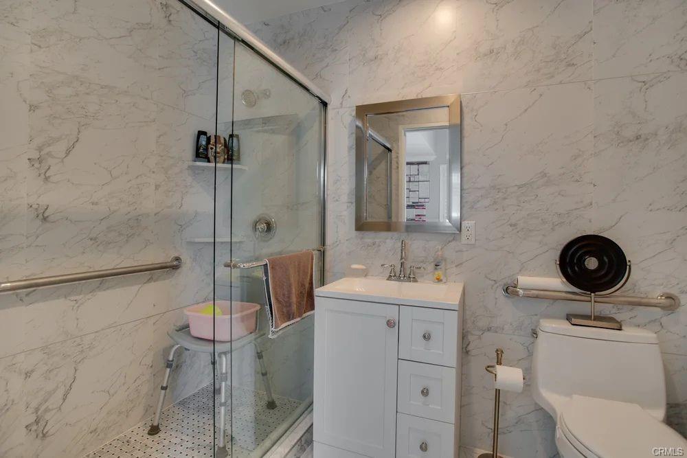 Primary Photo - 7001 Van Noord Ave