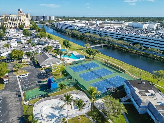 Foto del edificio - 7550 SW 82nd St