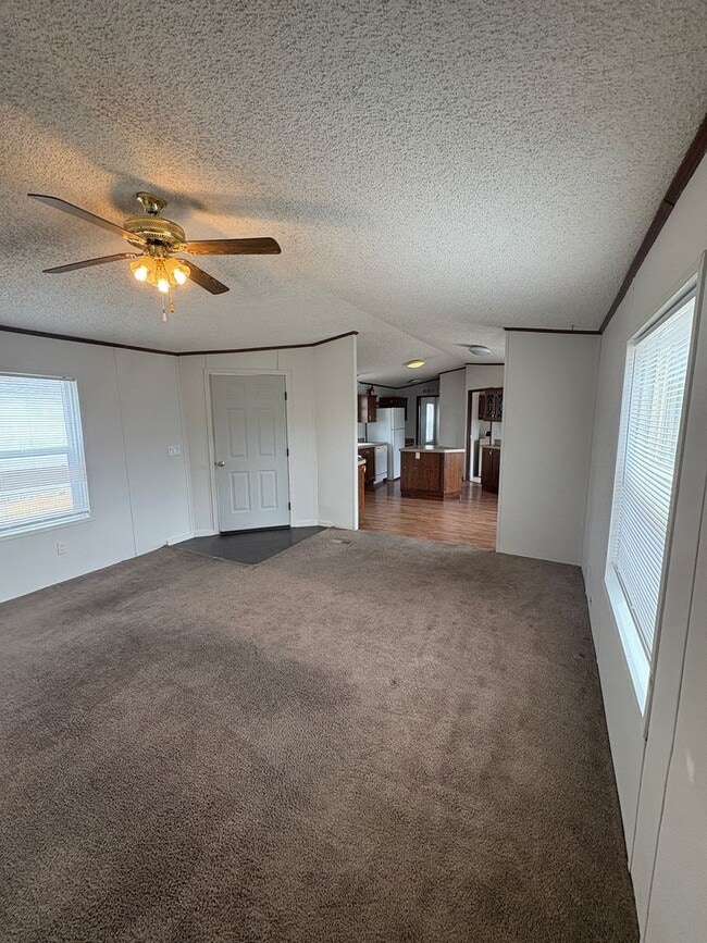 Building Photo - 3 br 2 bath manufactured centrally located