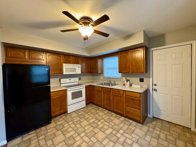 Foto del edificio - 4221 Watson Ave