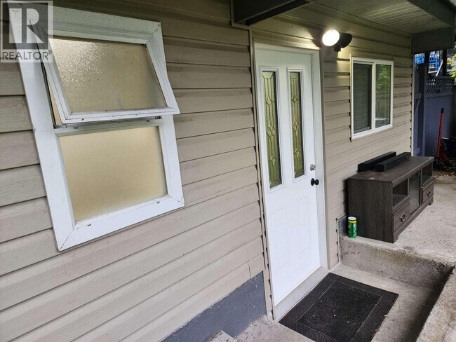 Photo du bâtiment - 120B 120b Ave