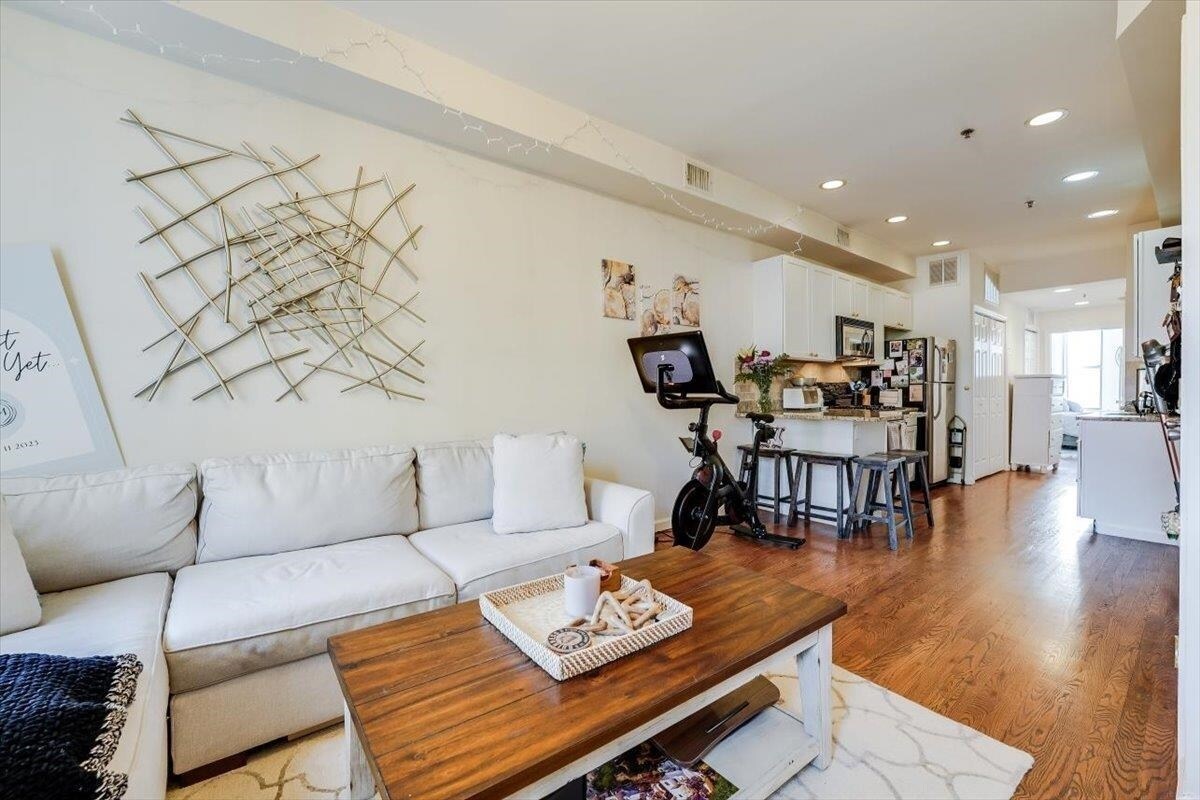 Foto principal - 129 Willow Ave