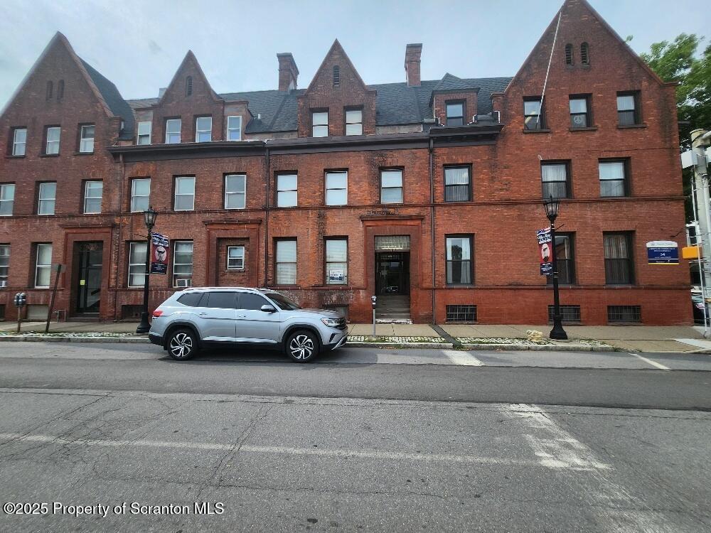 Primary Photo - 98 N Franklin St