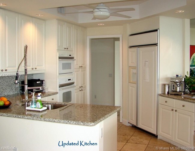 Foto del edificio - 13627 Deering Bay Dr