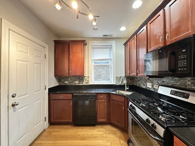 Building Photo - 3256 N Clifton Ave