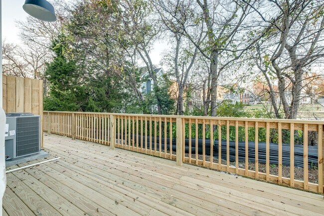 Foto del edificio - Harding Townhomes