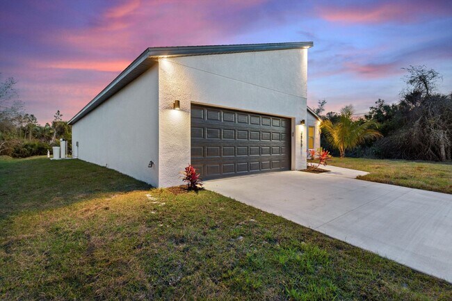Foto del edificio - BRAND NEW Home! Modern, energy efficient h...