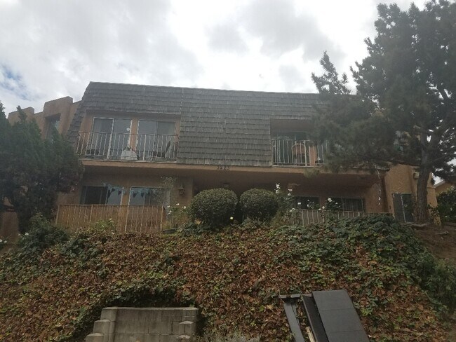 Building Photo - 3223 Bennett Dr