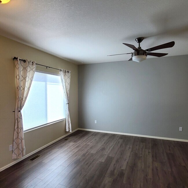 Foto del edificio - 6316 Riverdale Dr