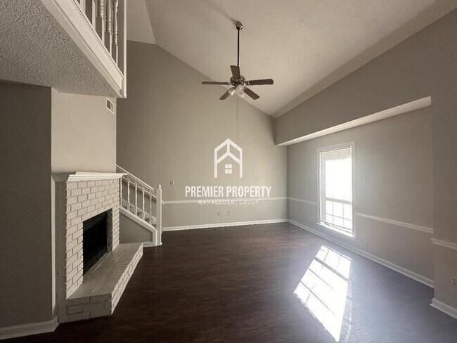 Foto del edificio - 5200 Kimbark Forest Cove