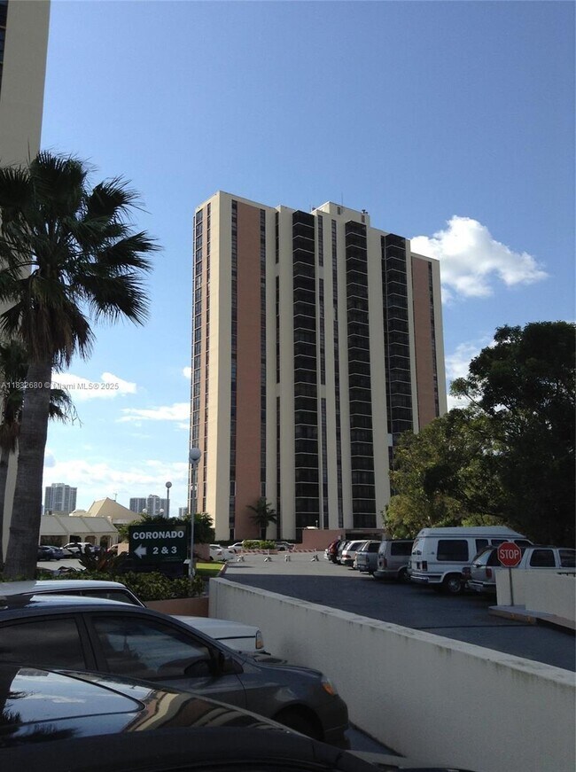 Foto del edificio - 20335 W Country Club Dr