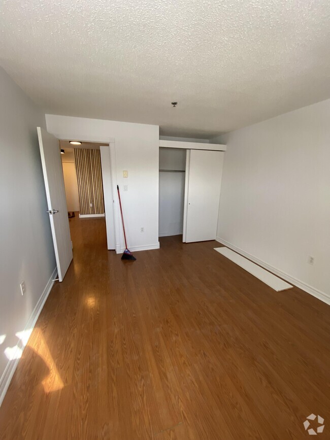 Building Photo - 3700 John Parr Dr