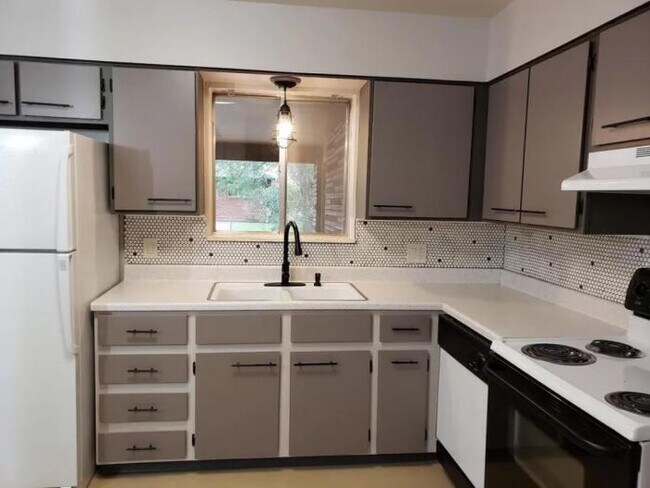 Building Photo - 2 bedroom in Fort Collins CO 80526