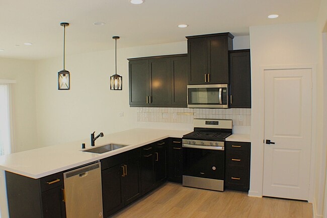 Foto del edificio - 3 Bed | 2.5 Bath | 1,733 Sq Ft | Built 2021 | Gated Community