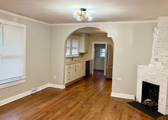 Building Photo - 318 Tremont Ave