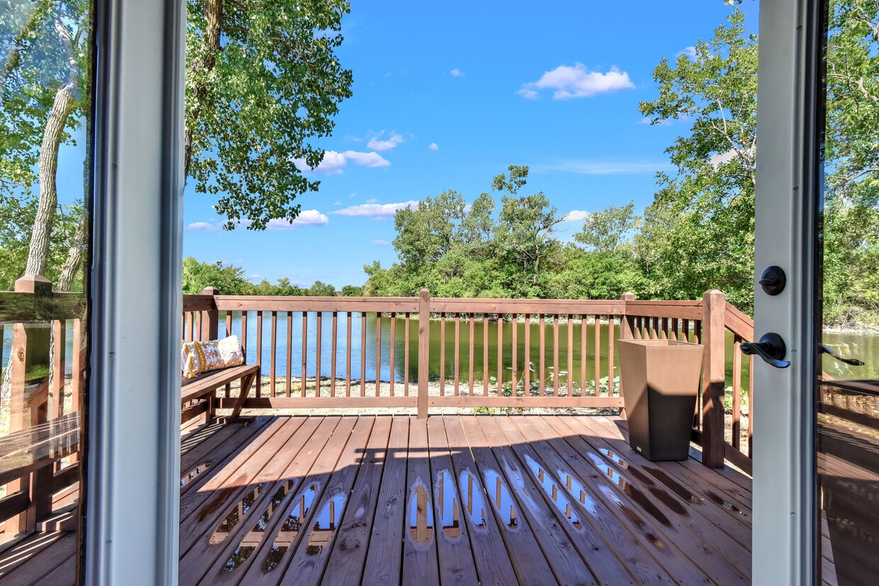 Beautiful Lake House Private Deck - 2510 Private Road 1180